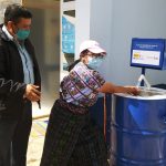 Con estaciones móviles de lavado de manos se busca prevenir el COVID-19 en sitios públicos de Sololá