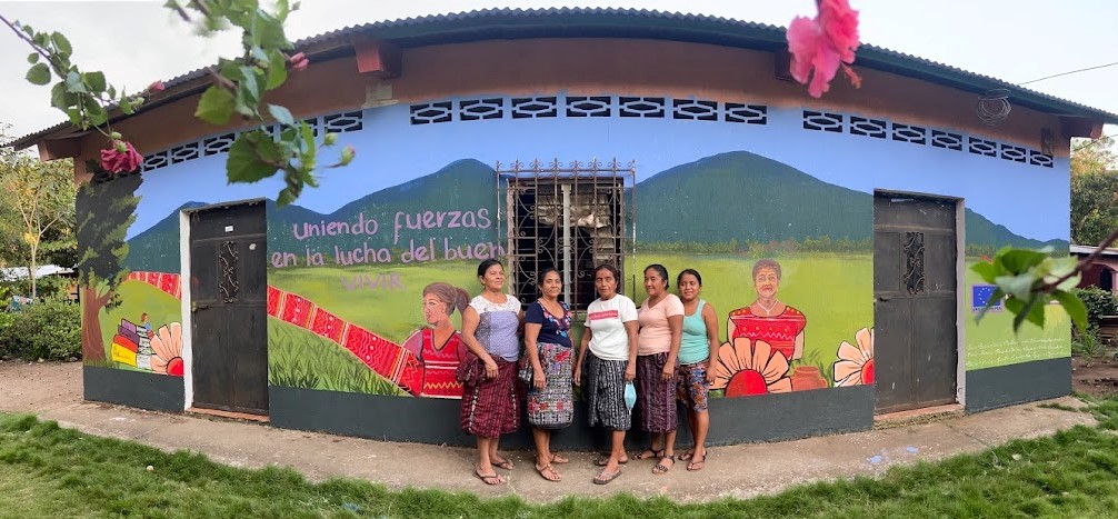 Mujeres de la Costa Sur pintan sus historias contra la violencia machista 